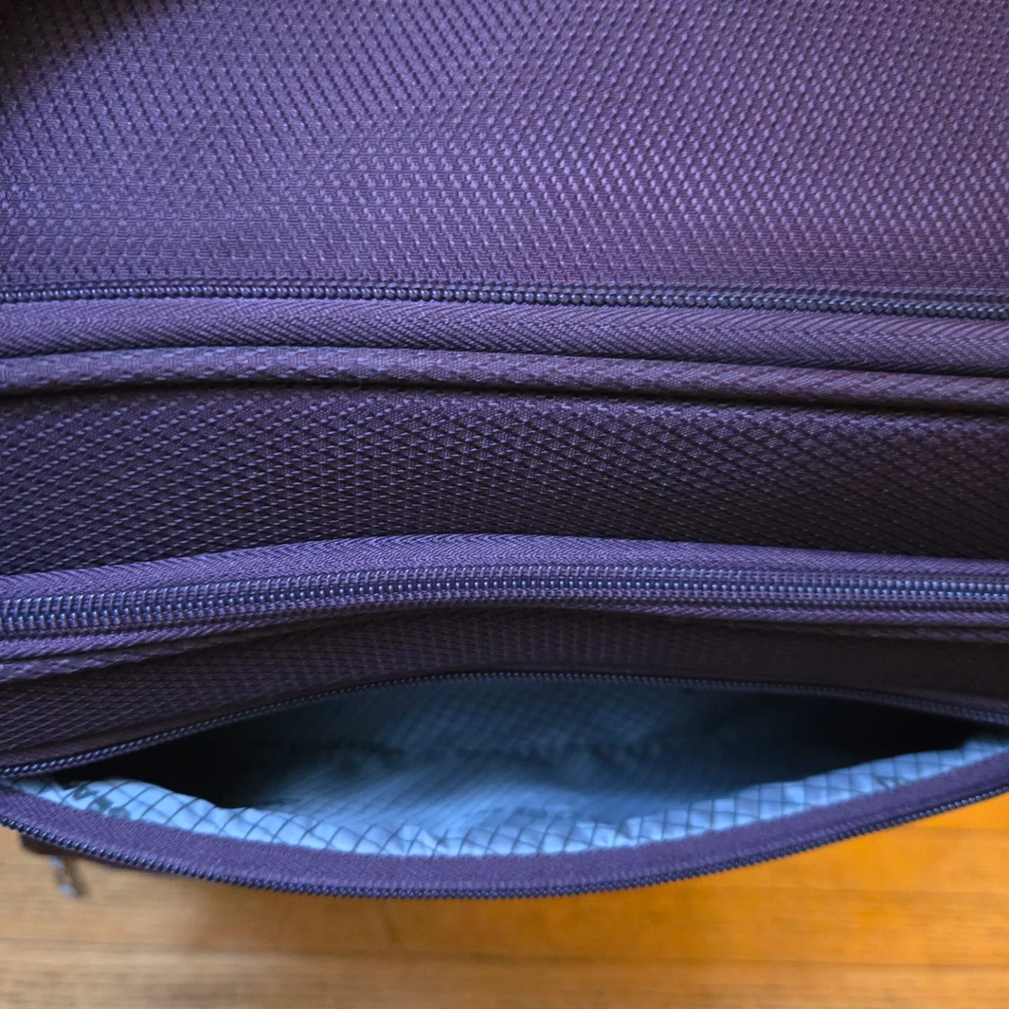 Swiss Gear Purple Suitcase image indicator(9)