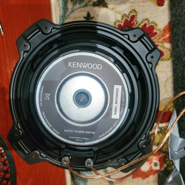 JBL & Kenwood Car Audio Speaker With Dual Sub Woofers & Tweeter image indicator(5)