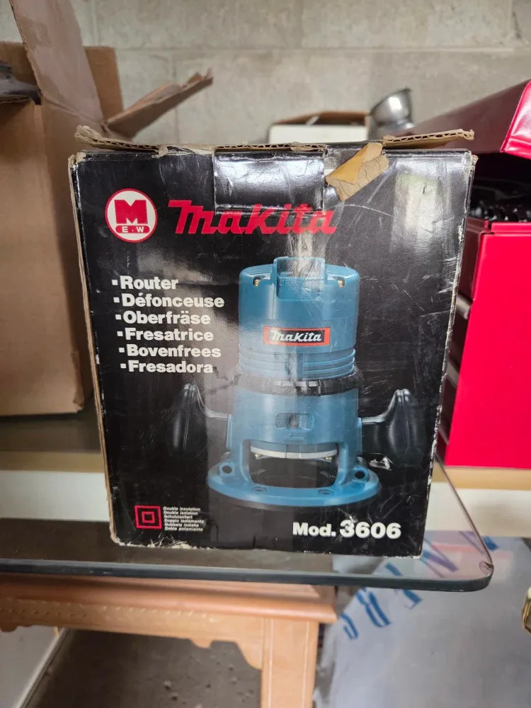 Makita 3606 Router - Like New! Never used