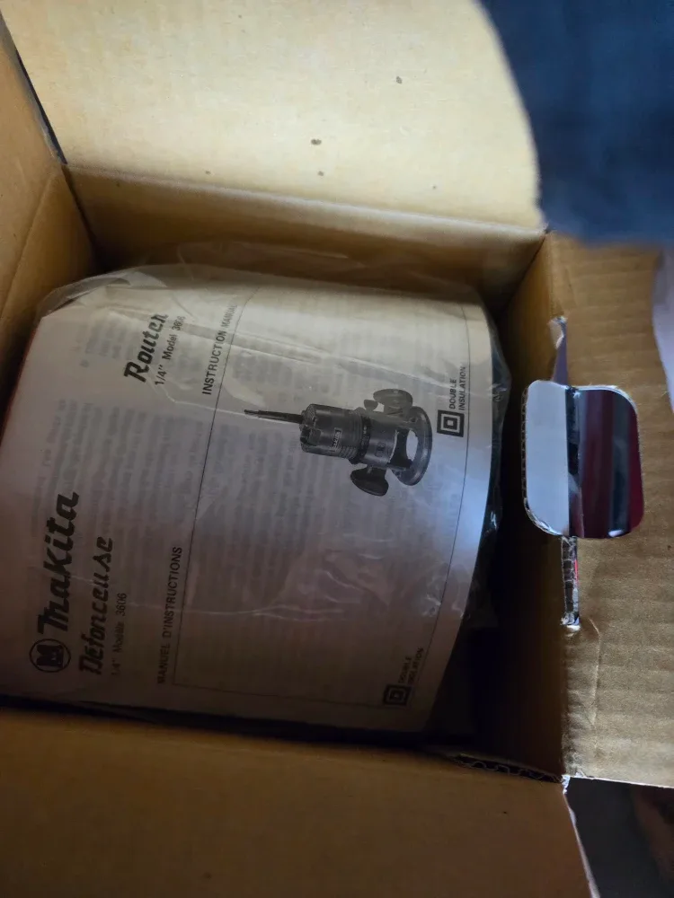 Makita 3606 Router - Like New! Never used image indicator(2)