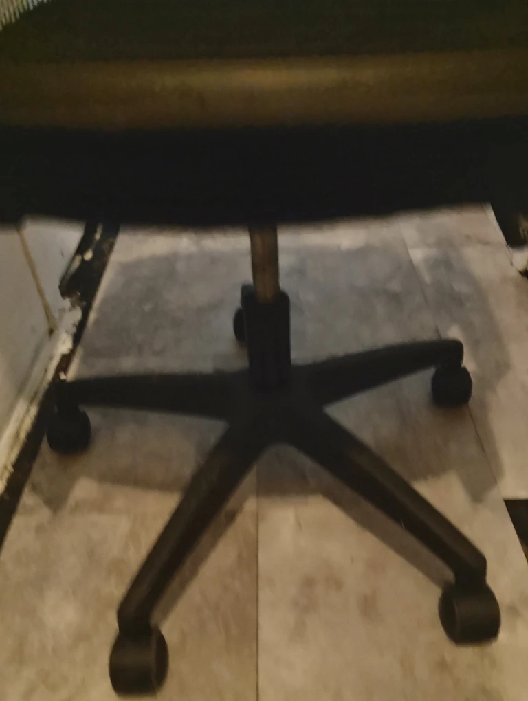 Black Mesh Office Chair - photo 3