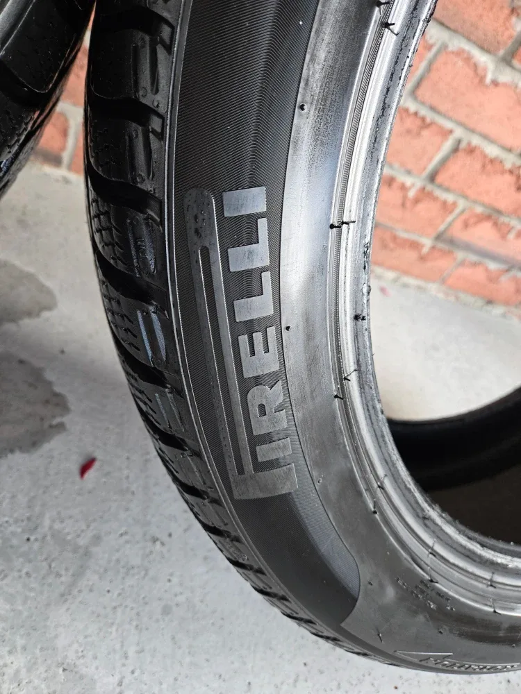 Pirelli Sottozero 3 Winter Tires 255/45R19 image indicator(2)