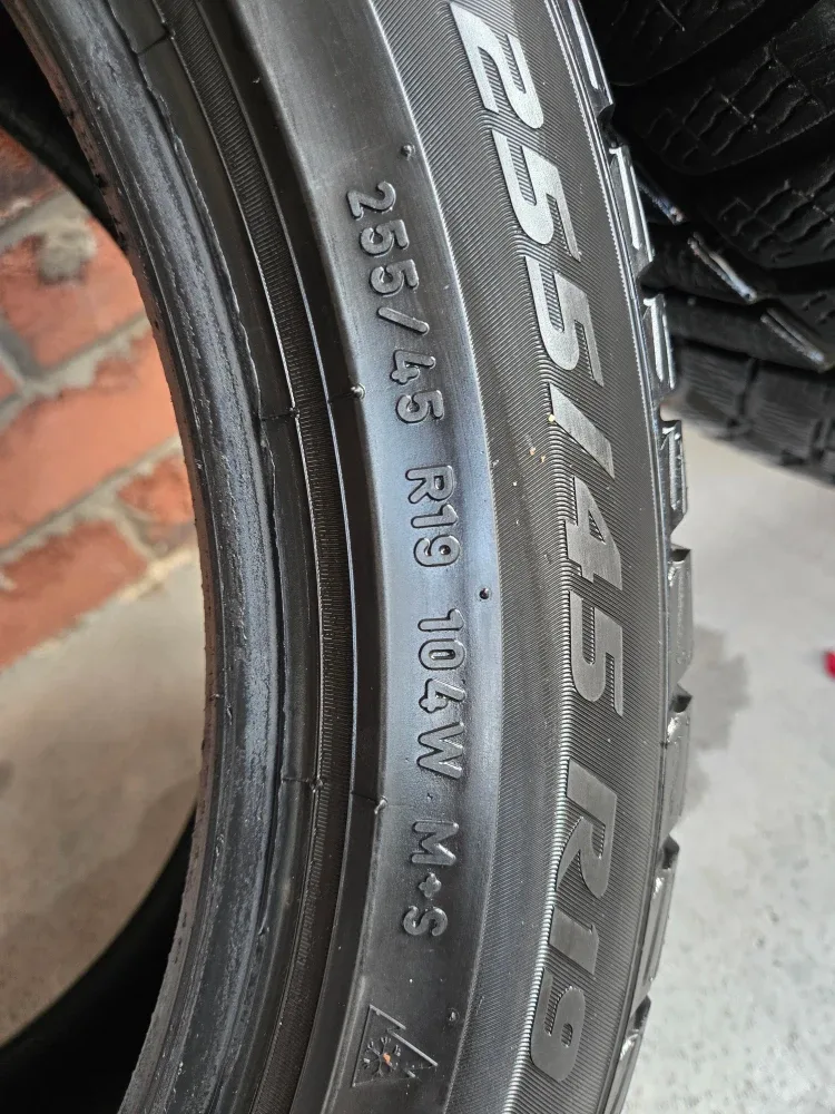 Pirelli Sottozero 3 Winter Tires 255/45R19 image indicator(3)