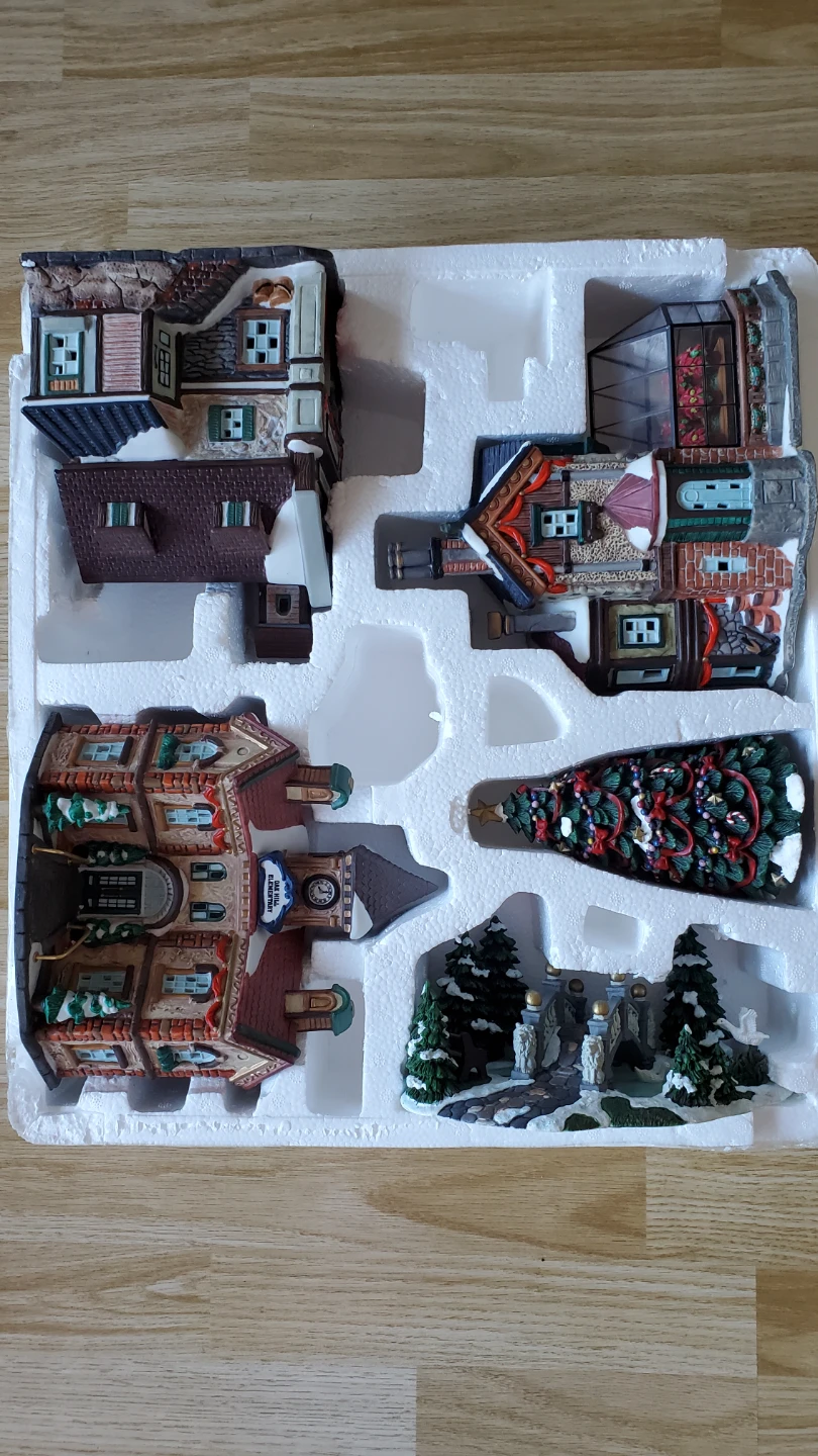 Traditions 25 Piece Lighted Village - photo 3