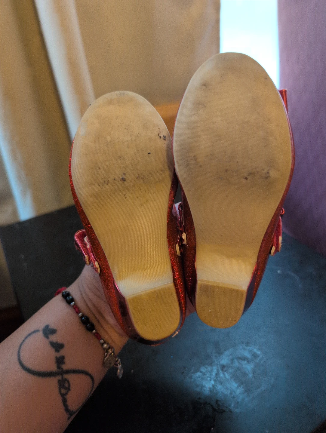 Minnie Mouse Red Glitter Shoes - Size 9 - photo 3
