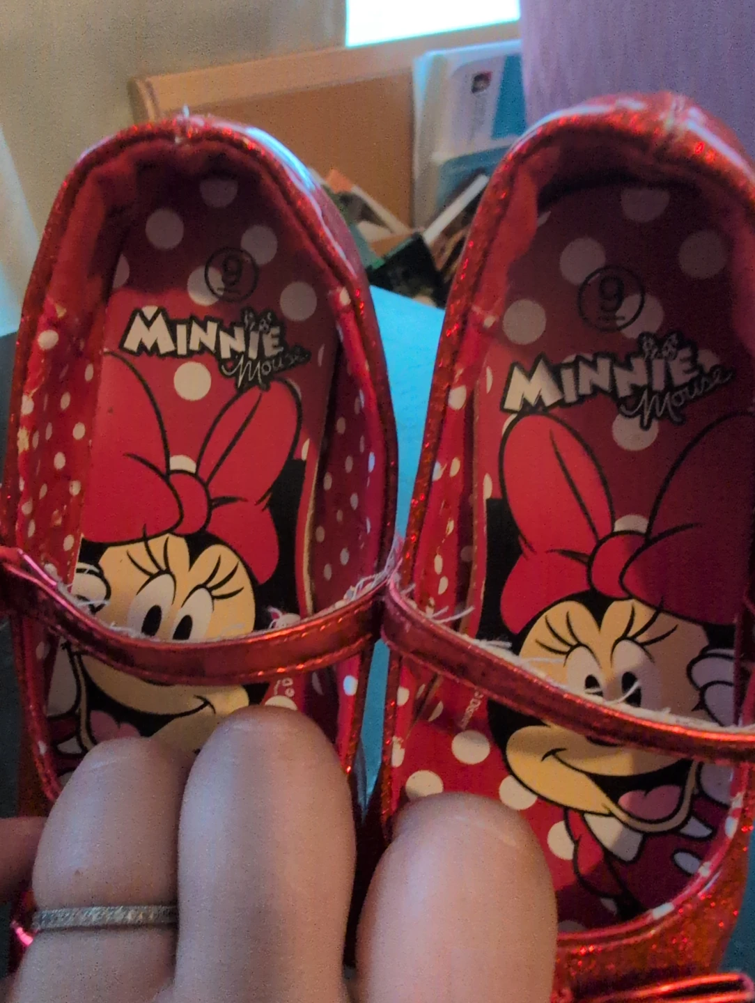 Minnie Mouse Red Glitter Shoes - Size 9 - photo 4
