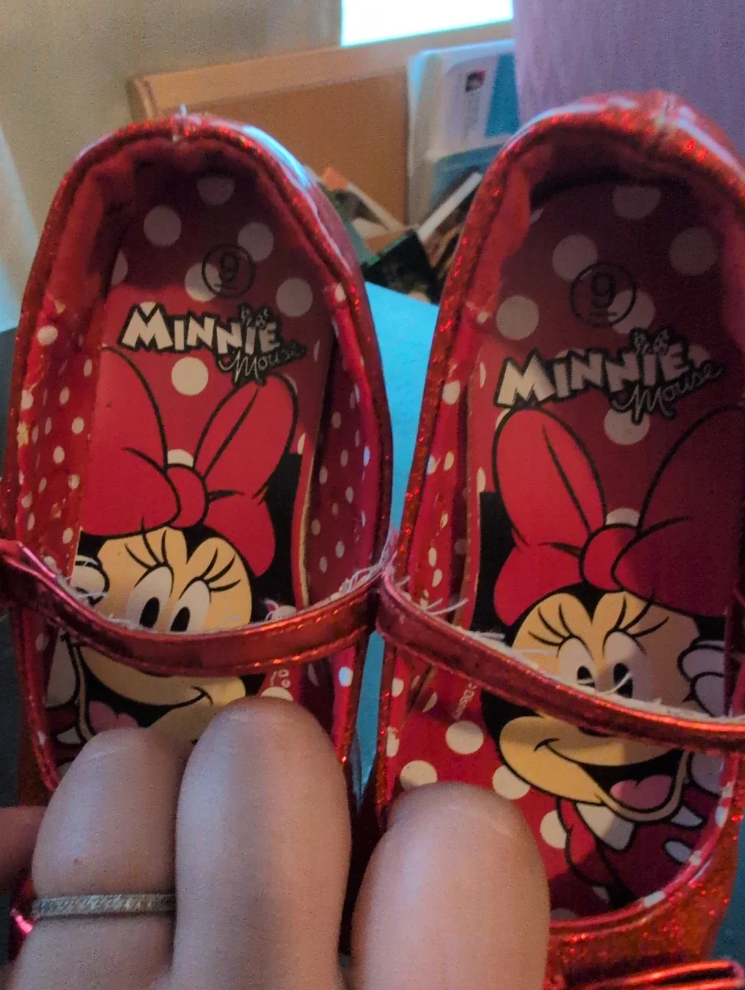 Minnie Mouse Red Glitter Shoes - Size 9 image indicator(4)