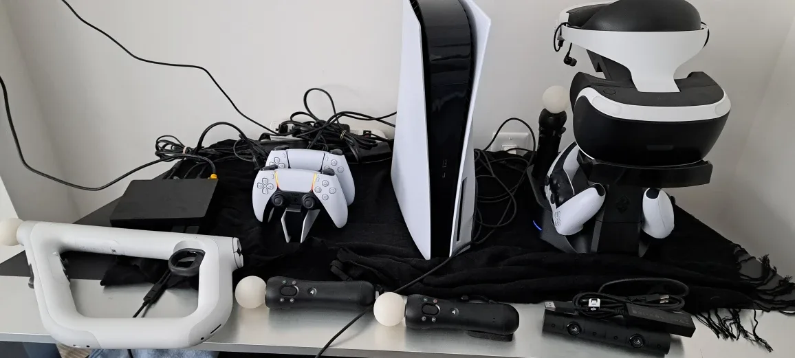 Great Christmas PS 5 with all accessories image indicator(2)