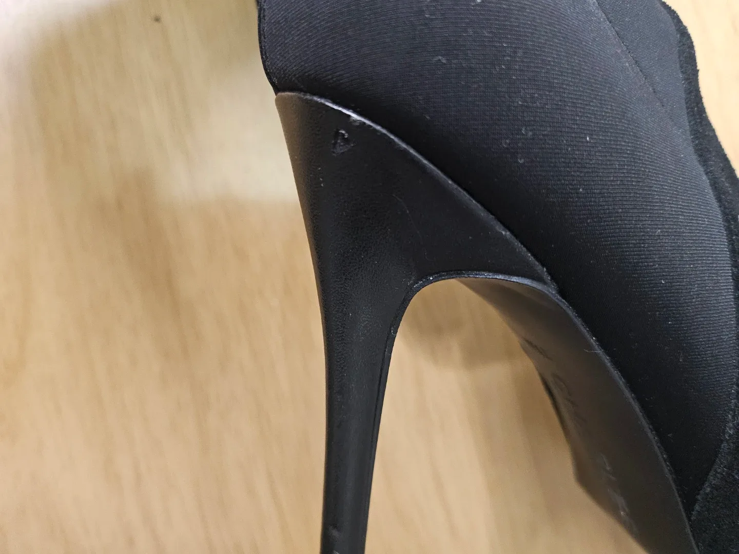 Over-the-Knee Black Boots image indicator(2)