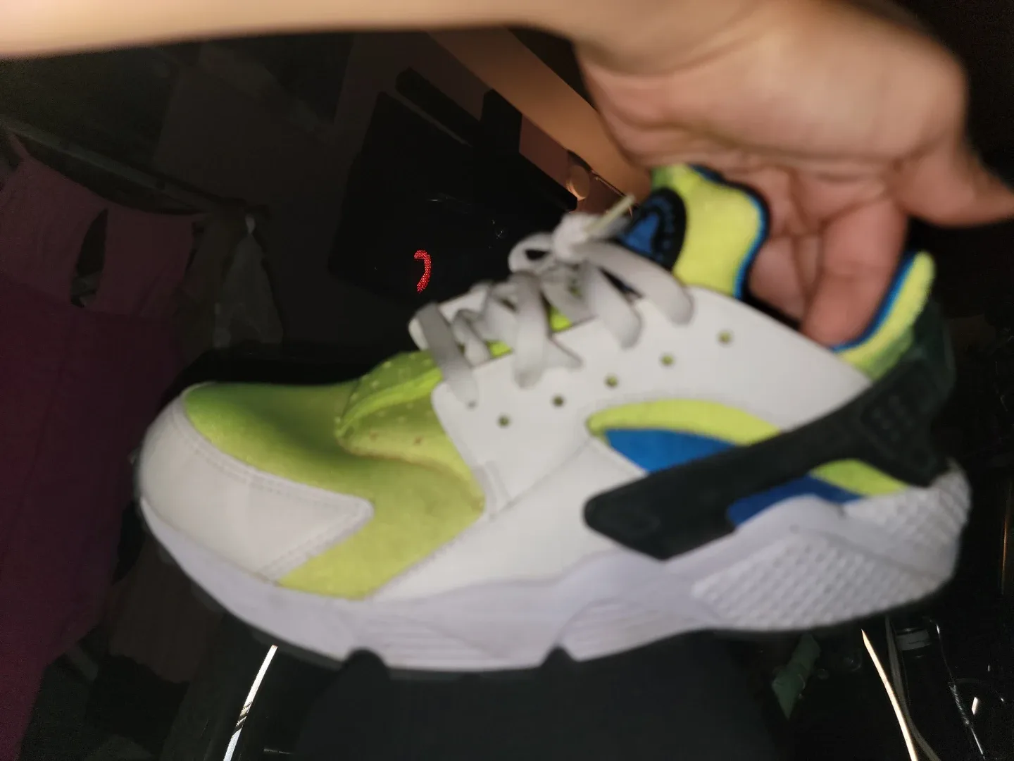 Nike Air Huarache Volt 2018 Size 9.5 image indicator(8)