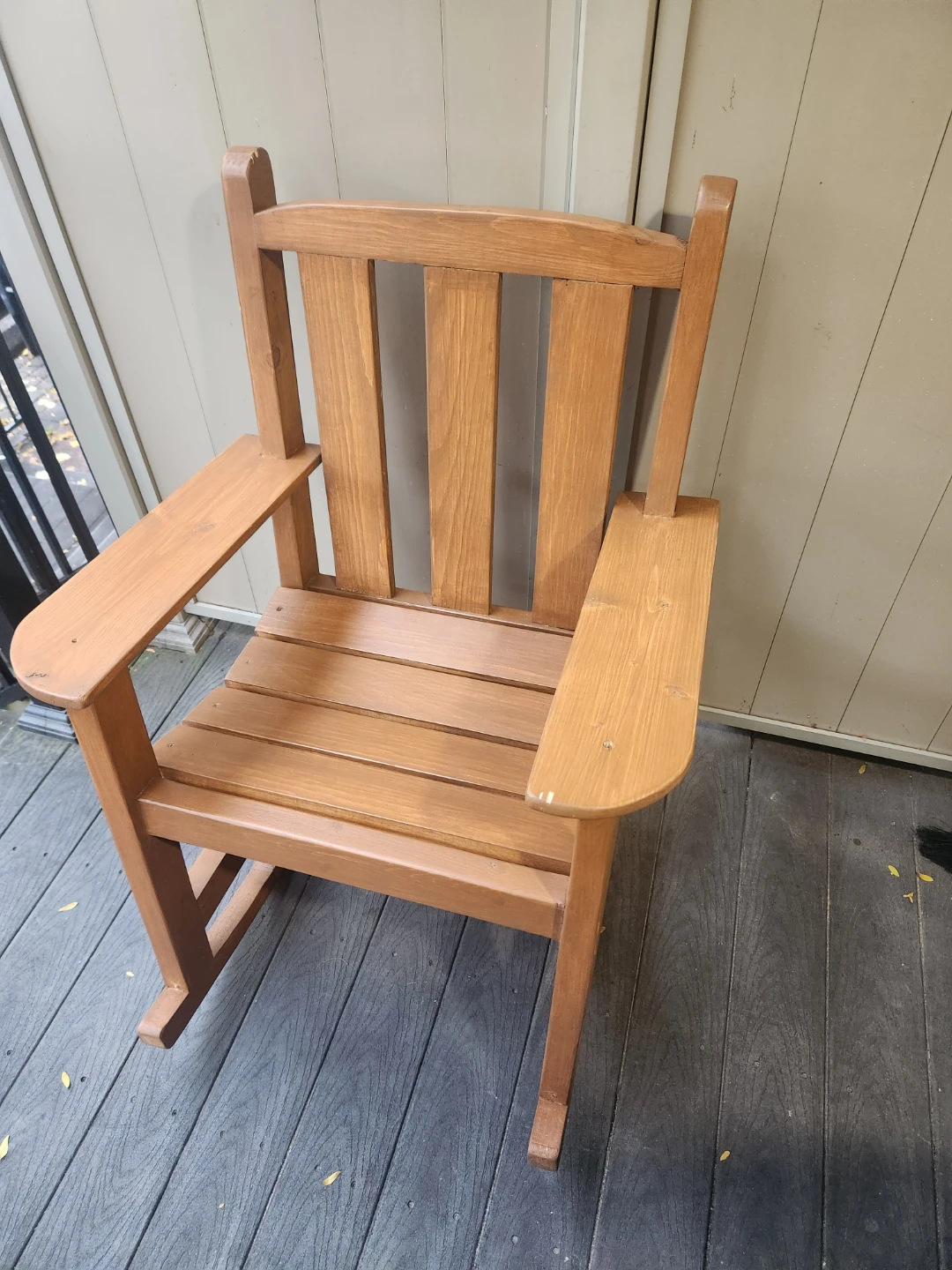 Wooden Rocking Chair - photo 2