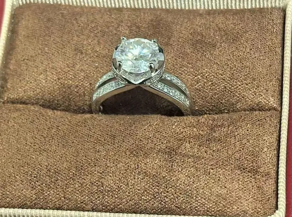 2 ct Moissanite Ring 18kt wt gold plated image indicator(2)