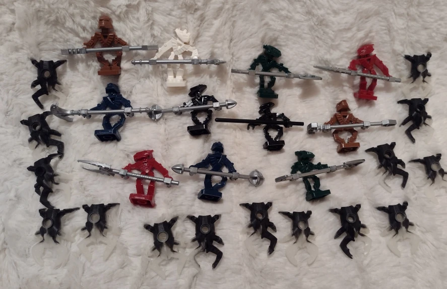 Lego Bionicle Minifigures 26 11 Figures Weapons & 15 Spiders?