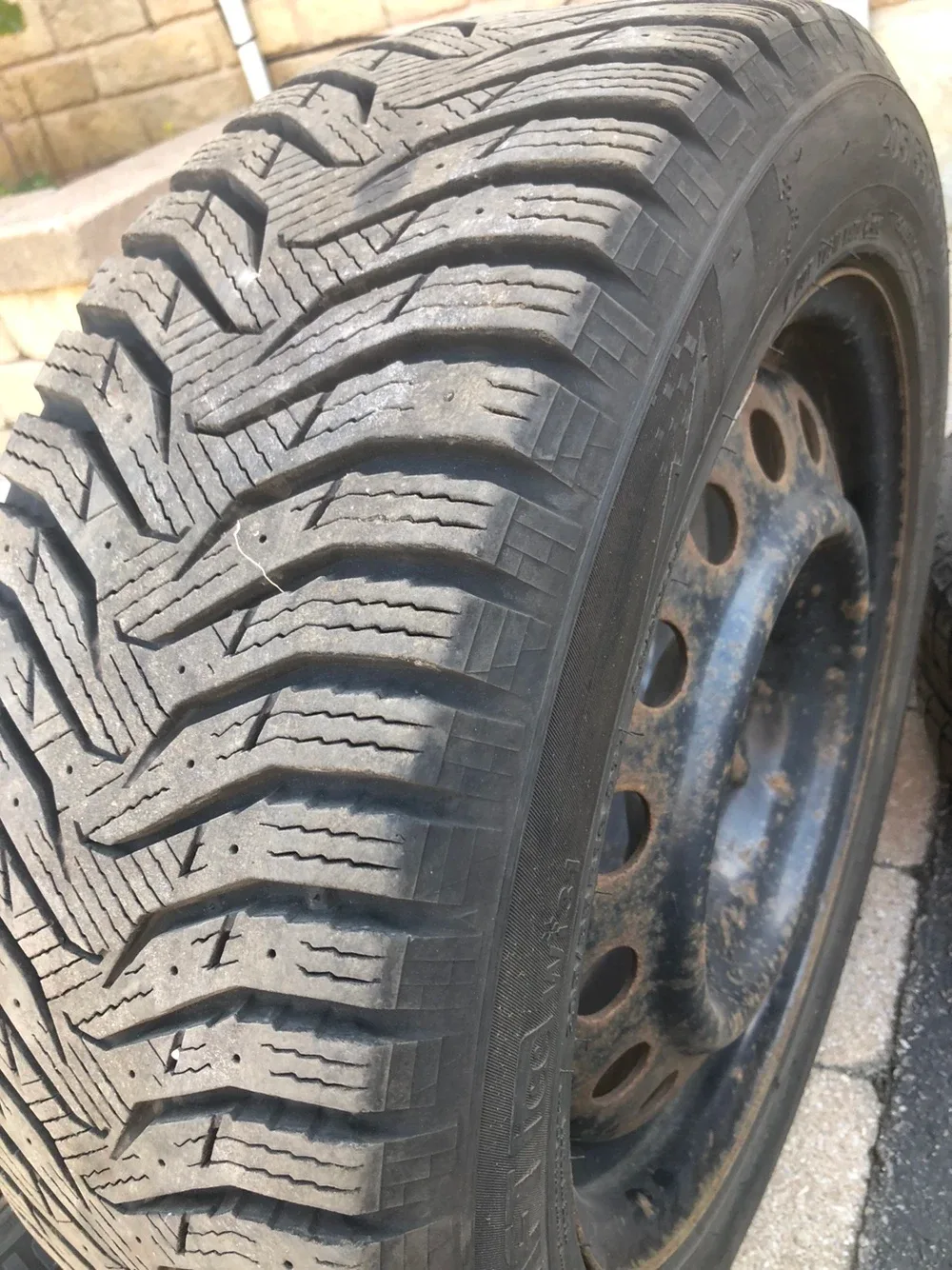 Set of 4 Winter Tires 205/55R16 image indicator(7)