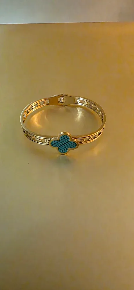 Van Cleef & Arpels Alhambra Bangle