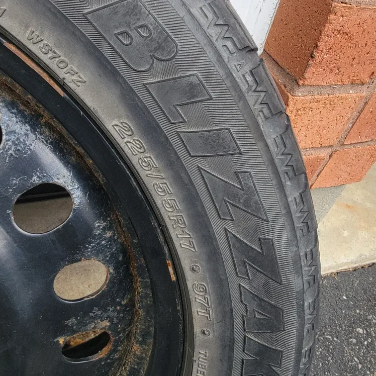 225/55 R17 tires with 17 inch Steel Rim image indicator(2)