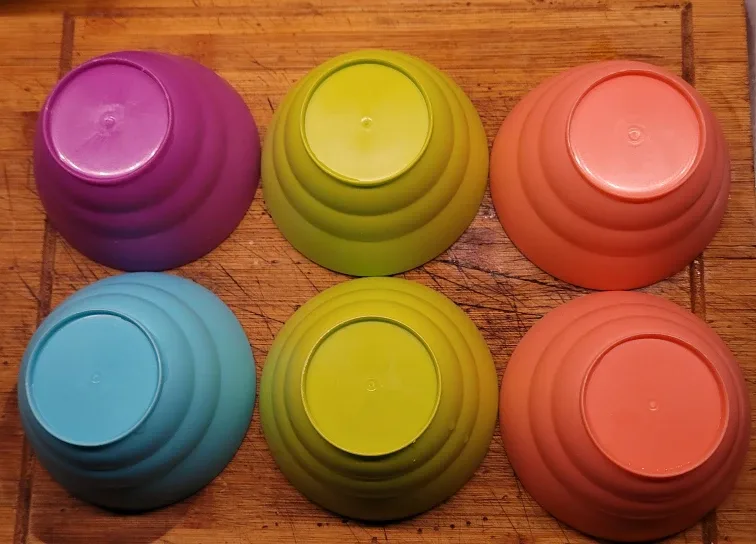 Colorful Plastic Bowls - Set of 6 image indicator(2)