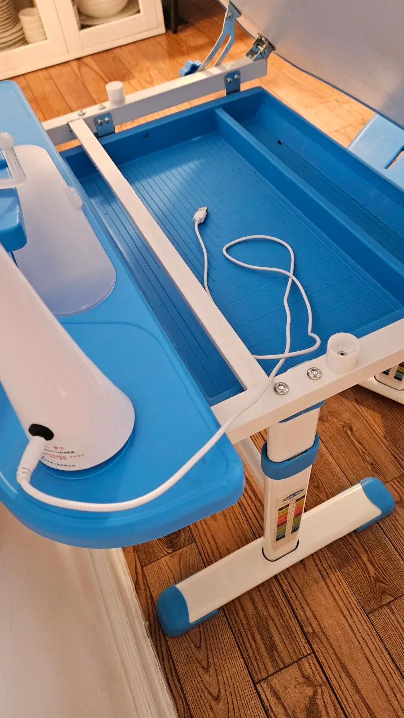 Adjustable Kids Desk and Chair Set image indicator(3)