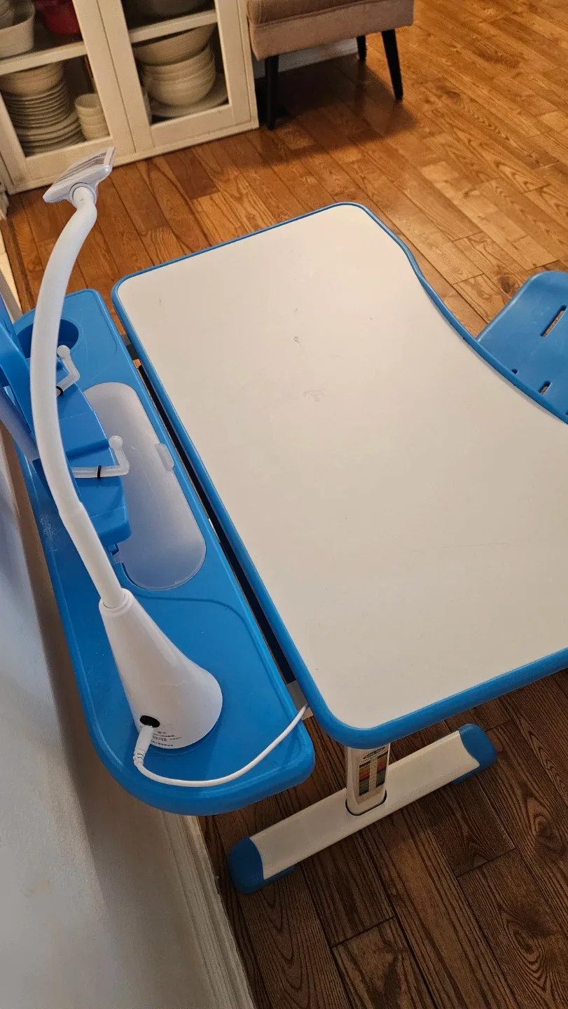 Adjustable Kids Desk and Chair Set image indicator(4)