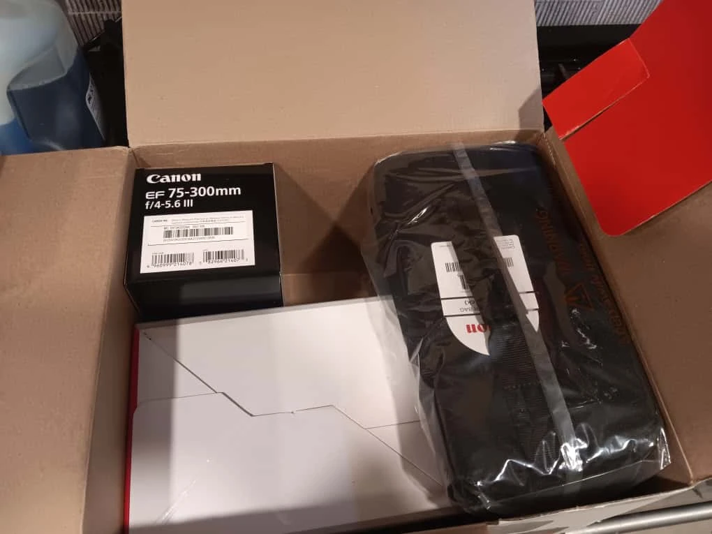 Canon EOS Rebel T7 Premium Kit - Like New!