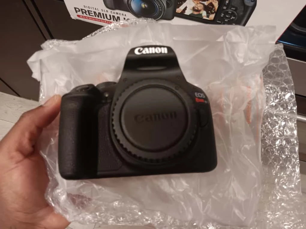 Canon EOS Rebel T7 Premium Kit - Like New! - photo 4
