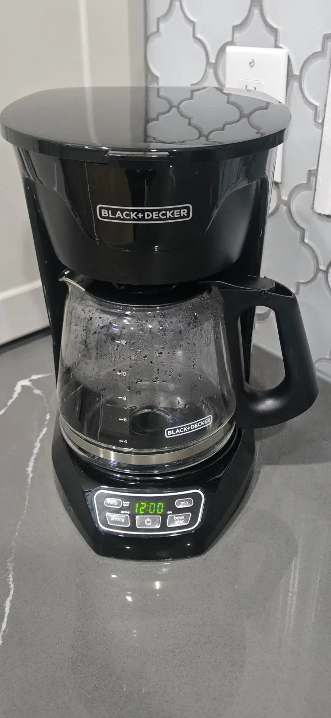 Black+Decker 12-Cup Programmable Coffeemaker image indicator(2)