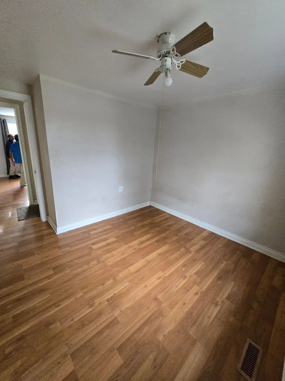 Empty Room for Rent image indicator(2)