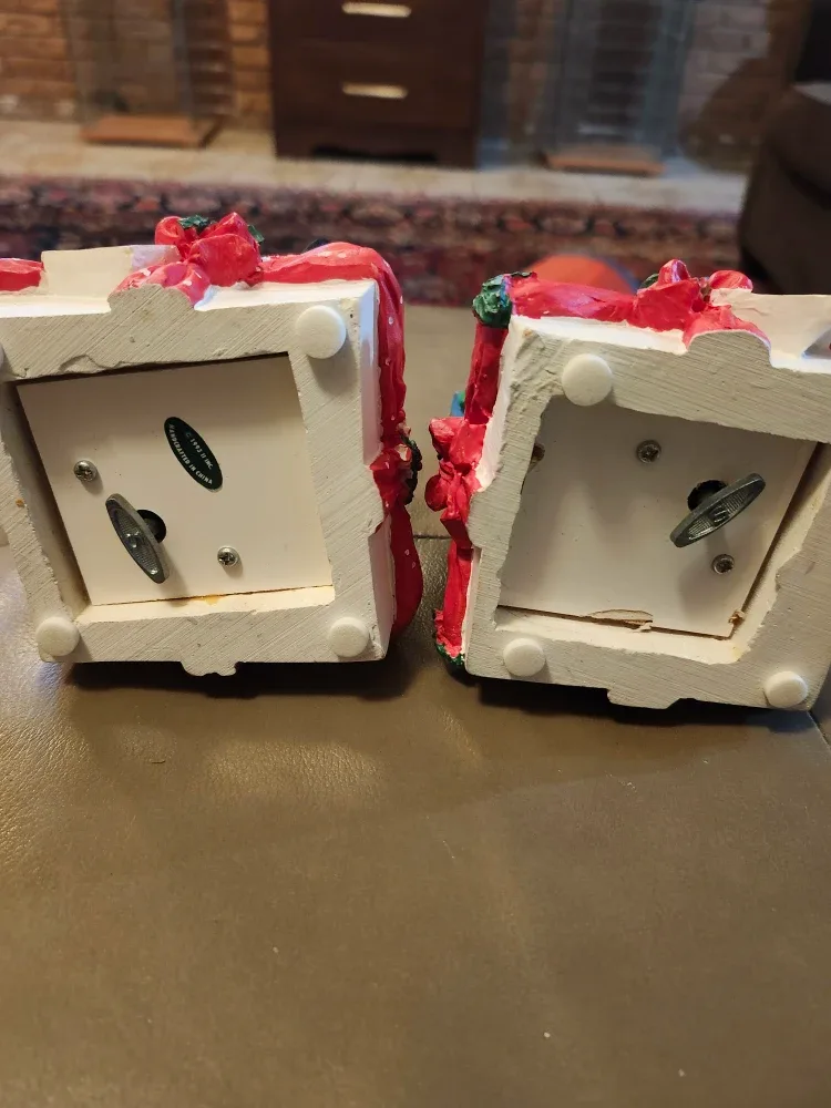 Christmas Caroler and Santa Figurines image indicator(4)