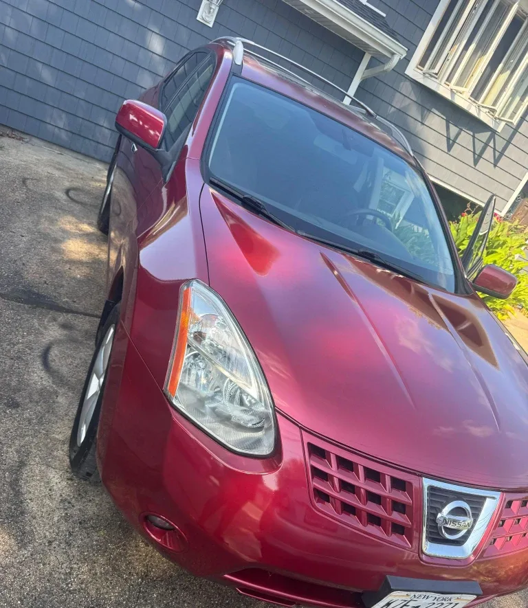 Nissan Rogue - Red SUV