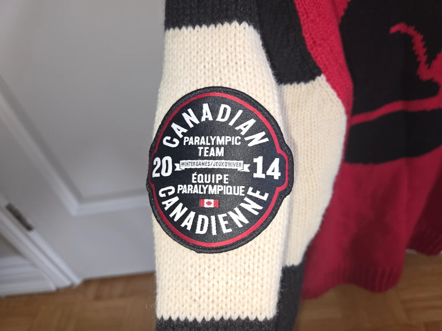 Hudson's Bay 2014 Paralympic Team Canada Sweater - Men Small - photo 5