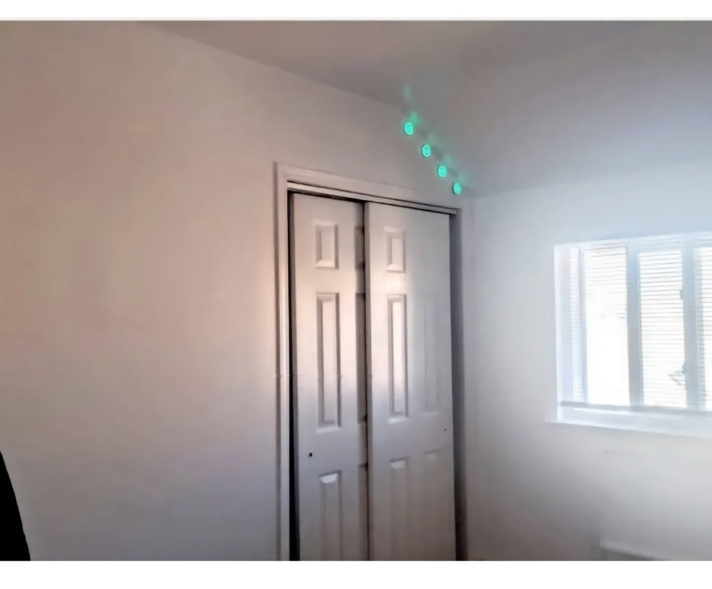 Room for rent image indicator(3)