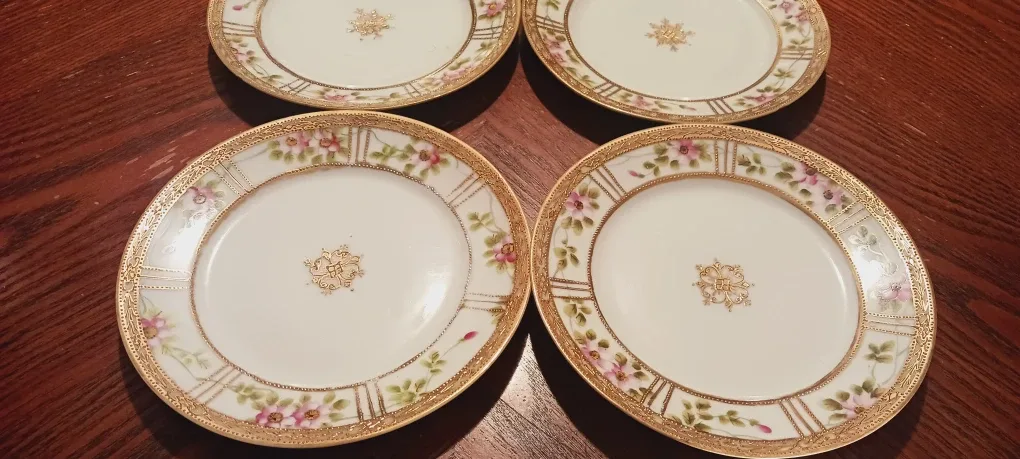 Set of 4× NIPPON JAPANESE  22K Gold Handpainted plates image indicator(2)
