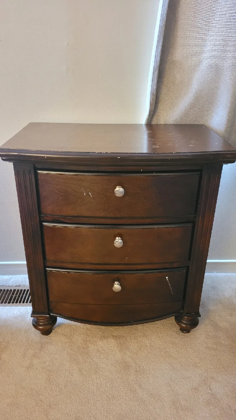 Wooden 3-Drawer Nightstand image indicator(2)
