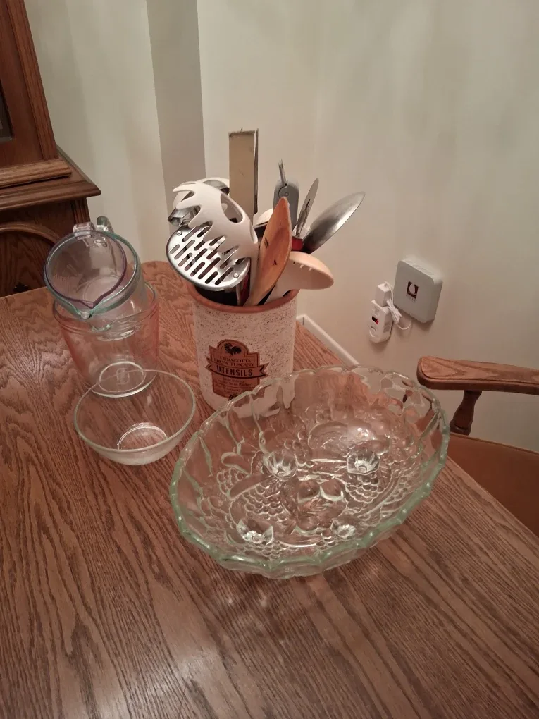 Mixed Kitchenware Set: Pot, Bowls, Measuring Cups