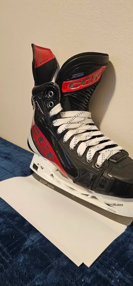 CCM jetspeed Ft6 pro skates size 8 tapered fit. image indicator(5)