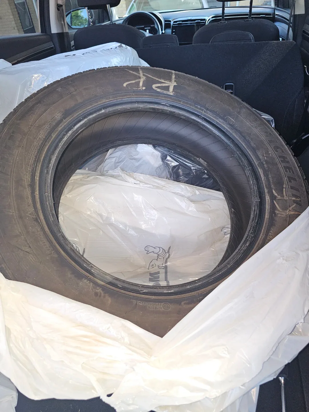 Michelin Tire - 225/60R17 image indicator(2)