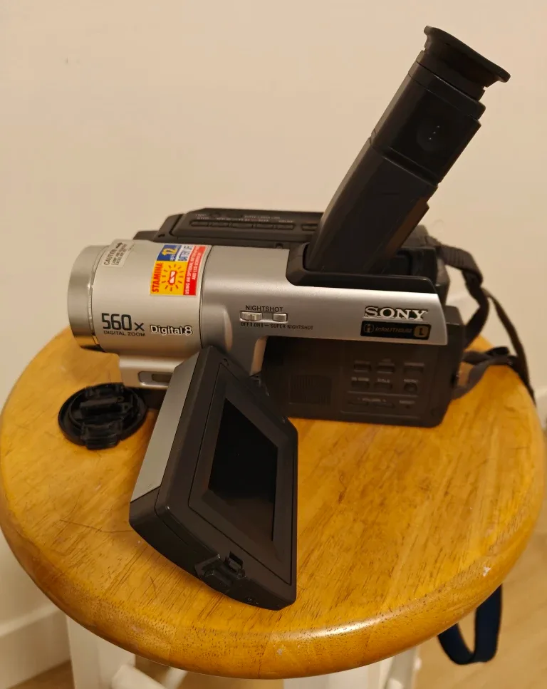 Sony Digital8 Handycam 560x Digital Zoom