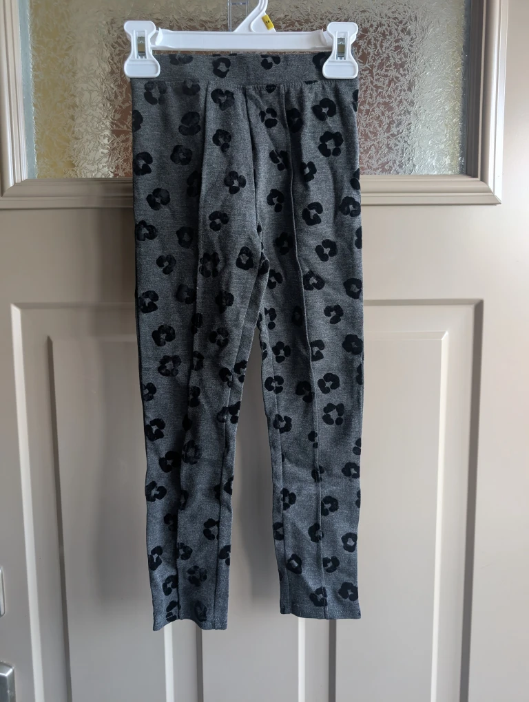 Girls sz 6 leggings $4 each