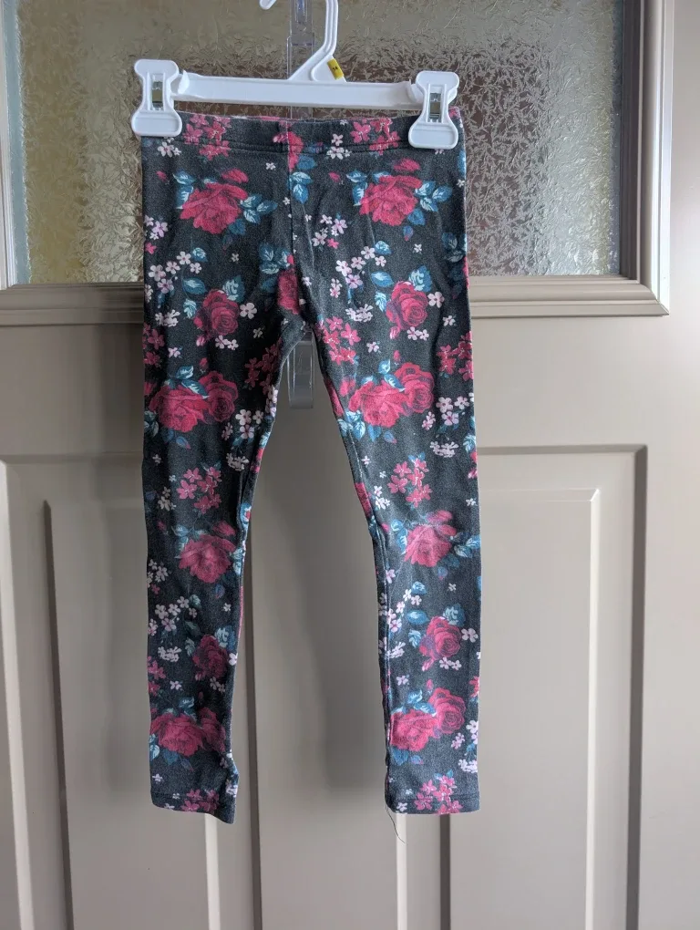 Girls sz 6 leggings $4 each image indicator(6)