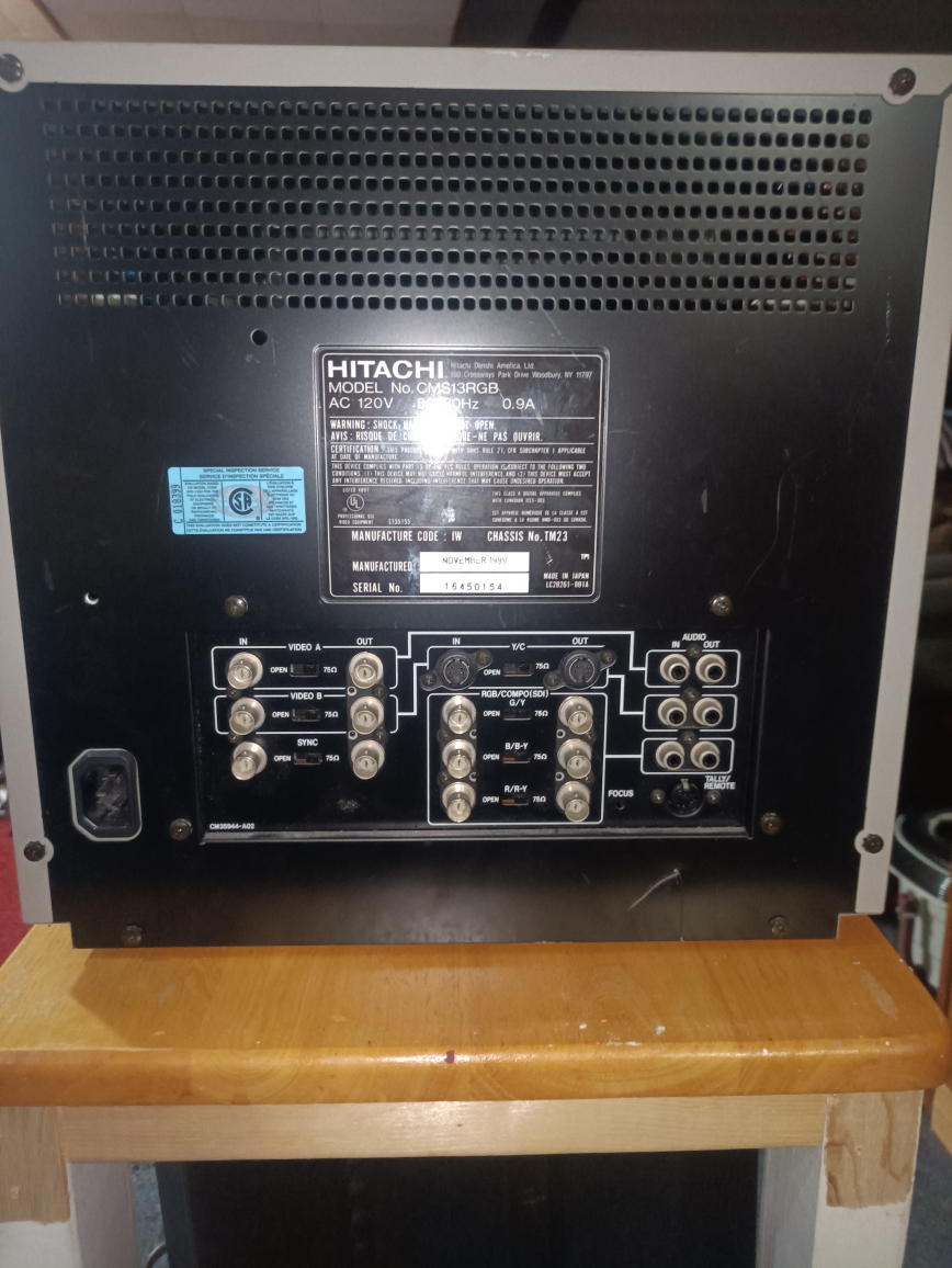 hitachi 750 tvl pvm crt with rgb component svideo and composite - photo 2