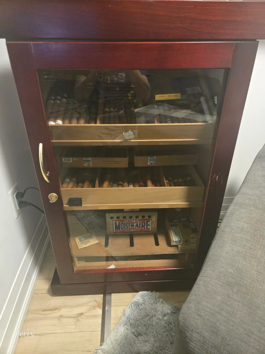 Cigar Humidor Cabinet with Cigars image indicator(2)