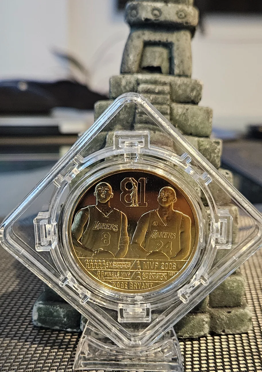 Kobe Bryant Limited Edition Basketball Legend Coin image indicator(4)