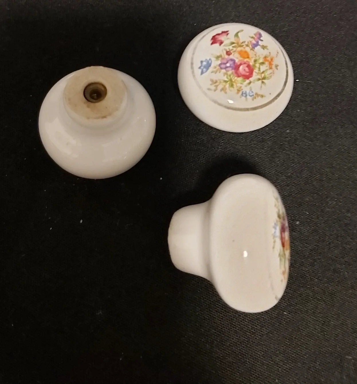 Cabinet door knobs image indicator(3)