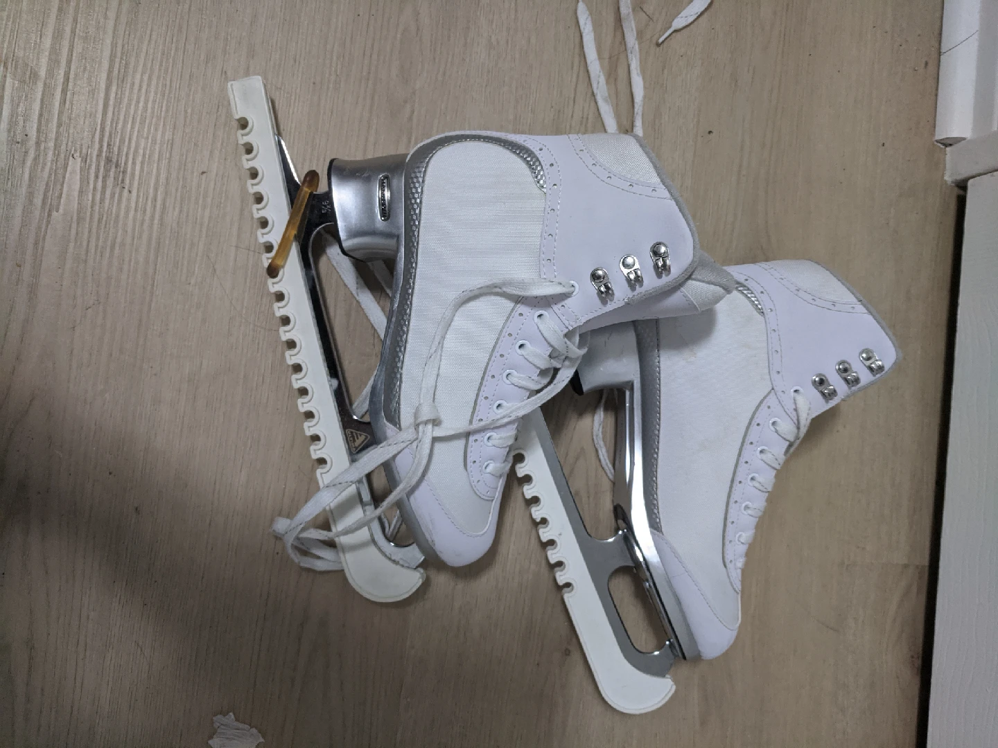 Jackson Figure Skates - Size 7