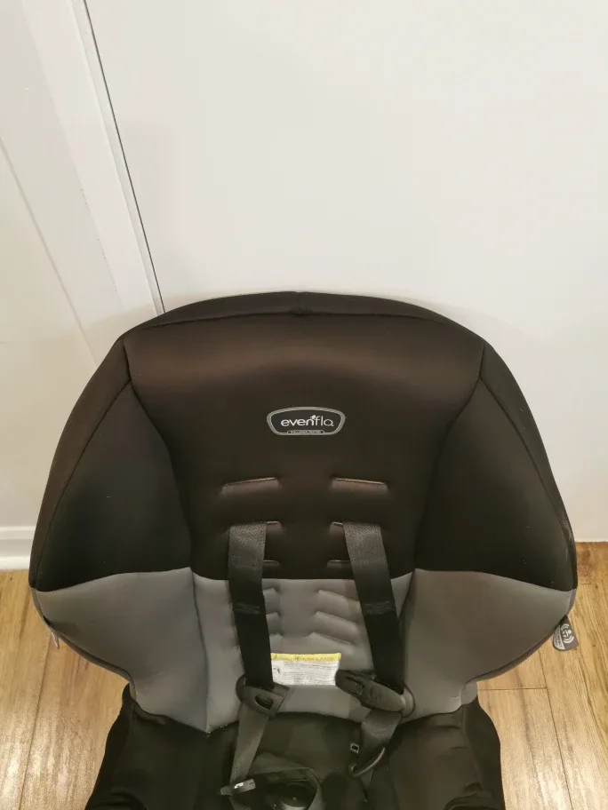 Evenflo Car Seat - Expires in12/2027 image indicator(2)