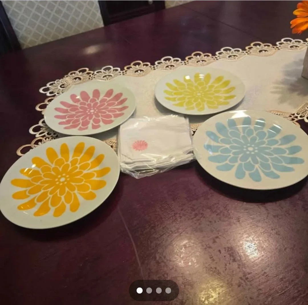 Floral Plates in a Box and Napkins thumbnail