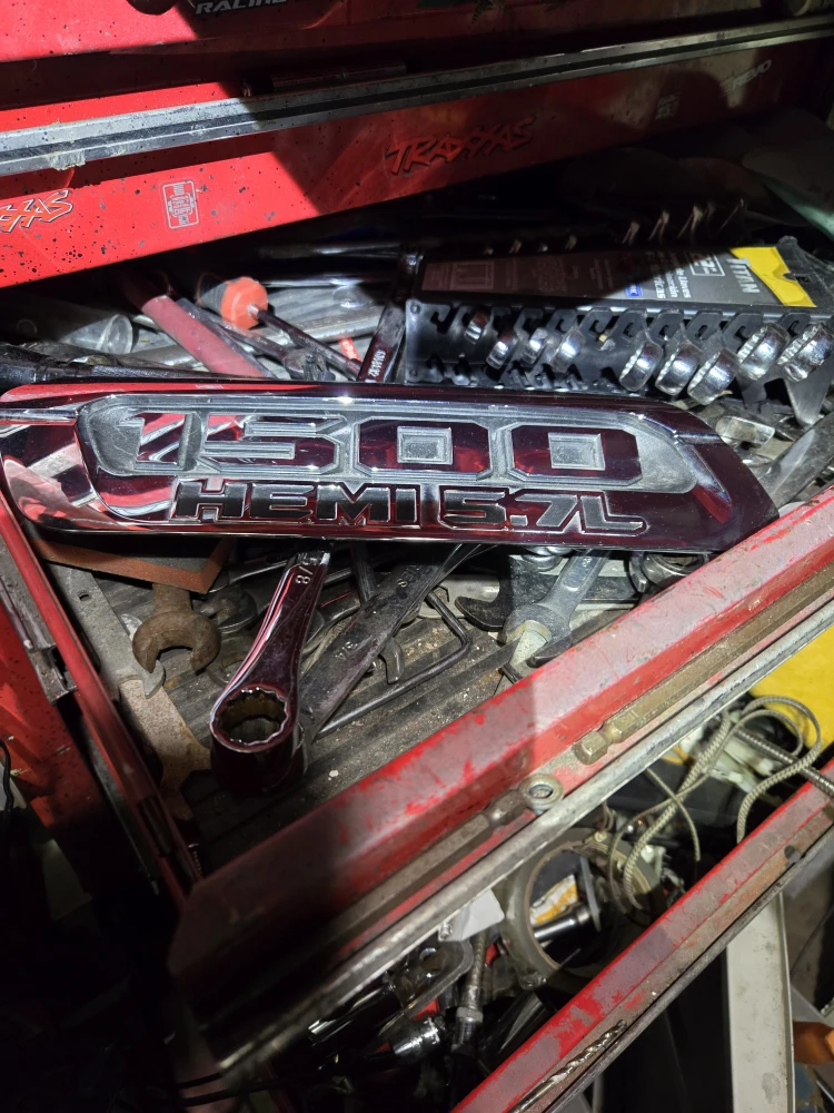 Dodge Ram 1500 Hemi 5.7L Emblem - photo 2