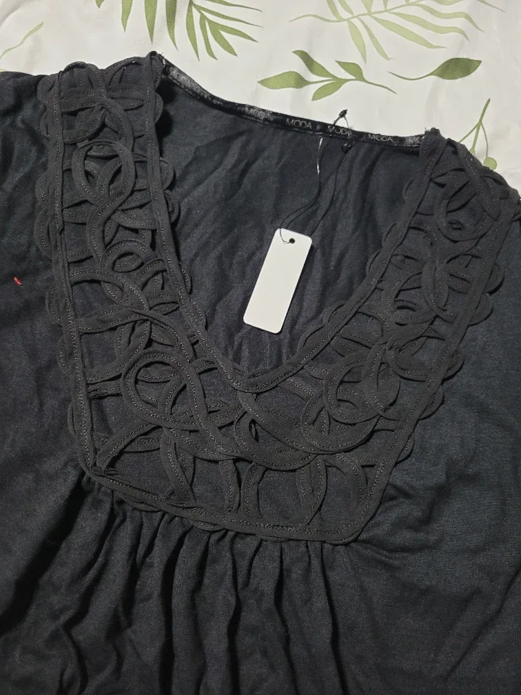 Moda Int'l Black Top image indicator(2)