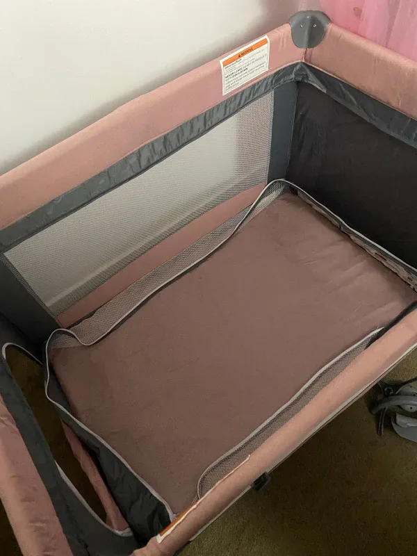 Baby Bassinet with Changing Table image indicator(2)