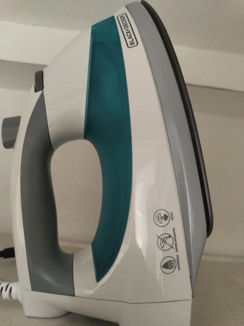 Black+Decker IR0820C Steam Iron image indicator(2)